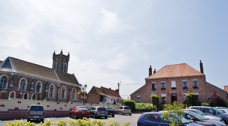 La-mairie et l'église Notre-Dame de l'Assomption - Racquinghem