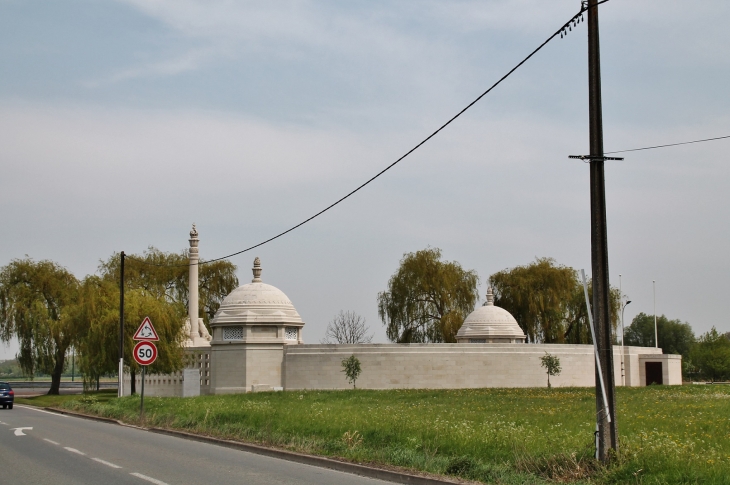 Le Village ( Cimetière Militaire ) - Richebourg