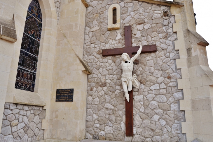   église Saint-Georges(Christ Mutilé pendant la  Guerre 1914/1918) - Richebourg