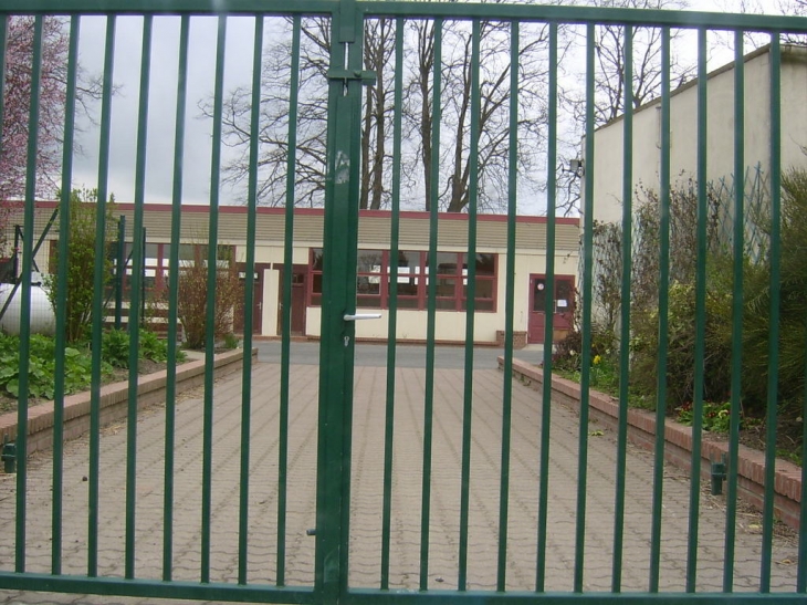 Entrée de l'école - Riencourt-lès-Bapaume