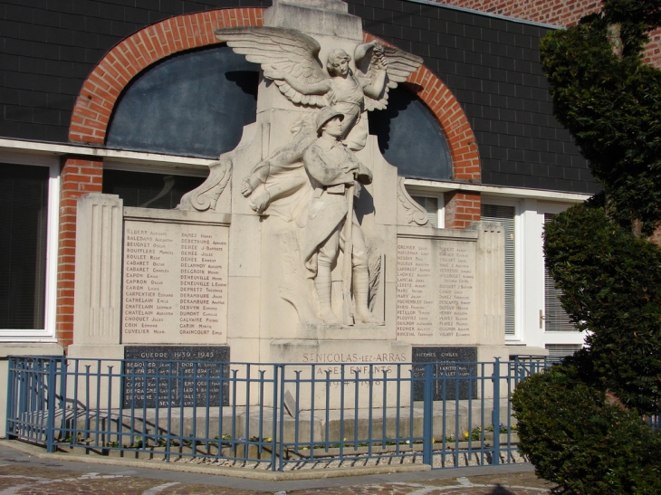 Le Monument aux Morts - Saint-Nicolas