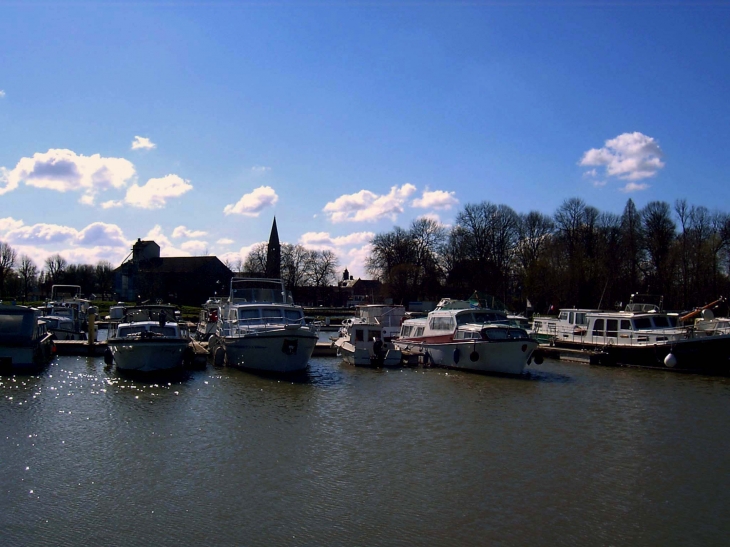 Le port de Saint-Venant