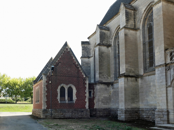 L'église Saint Martin : chapelle adjacente - Vaulx-Vraucourt