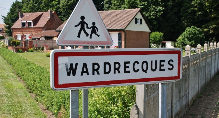  - Wardrecques