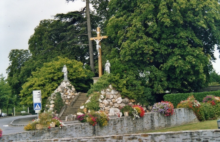 Calvaire rte de Fay de Bret. - Bouvron