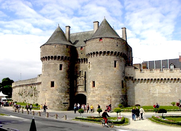 L'histoire de cette cité aux remparts séculaires ne manque pas de sel - Guérande