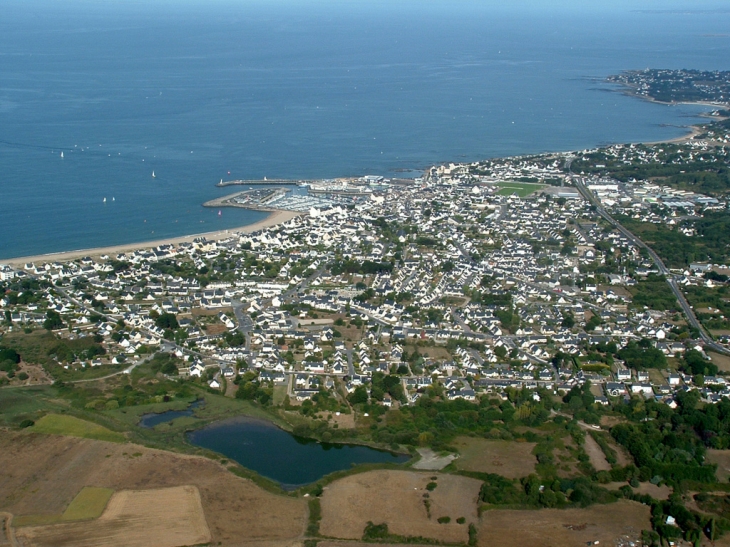 Vue aérienne sur la ville... - La Turballe