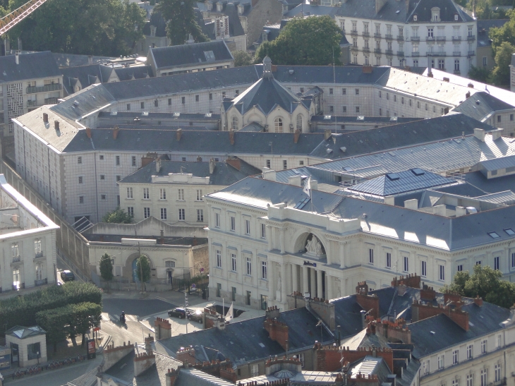 Ancien palais de Justice et ancienne prison au coeur de Nantes