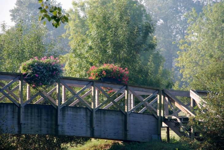 Il suffit de passer le pont - Saint-Même-le-Tenu