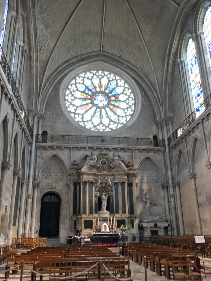 L'intérieur de la cathédrale Saint Maurice : transept Nord - Angers