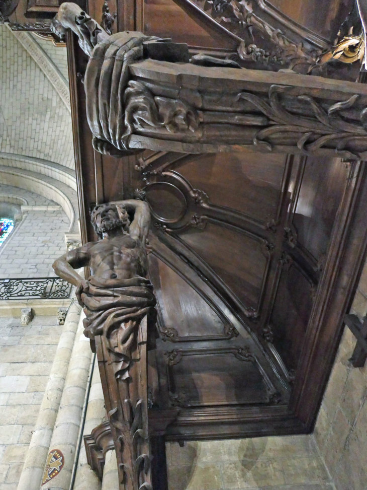 L'intérieur de la cathédrale Saint Maurice : détail du buffet d'orgue - Angers