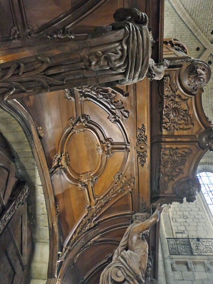 L'intérieur de la cathédrale Saint Maurice : détail du buffet d'orgue - Angers