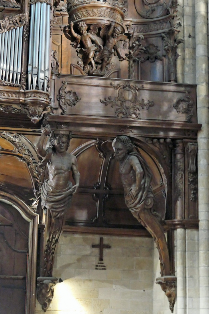 L'intérieur de la cathédrale Saint Maurice : détail du buffet d'orgue - Angers