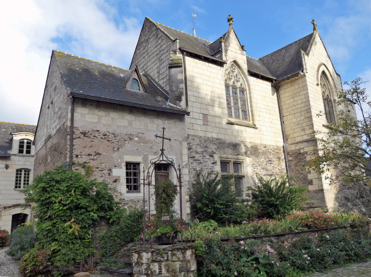 Le puits derrière l'église - Béhuard