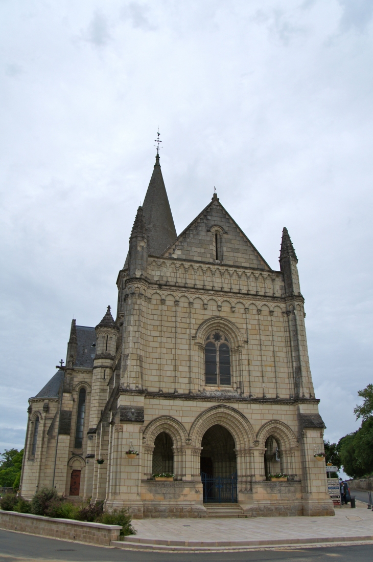 La façade occidentale de l'église Saint Vincent 1903. - Brézé