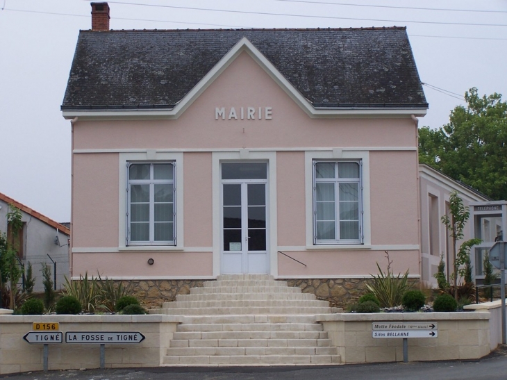 La mairie de Cernusson