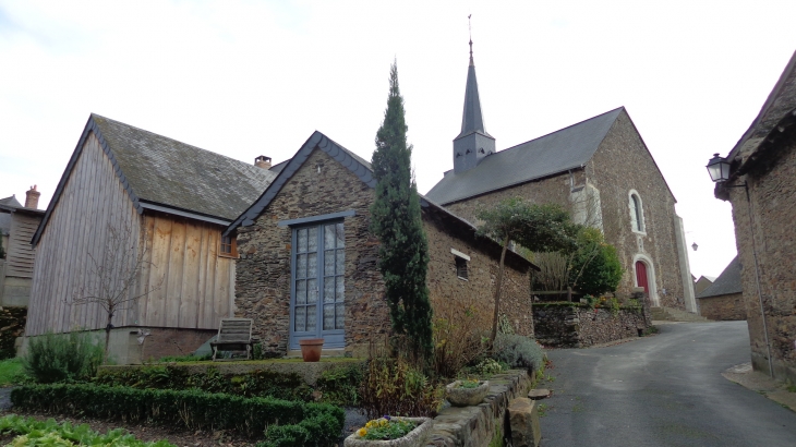 Eglise Saint-Pierre (XIè siècle, 1788 et 1903) - Chenillé-Changé