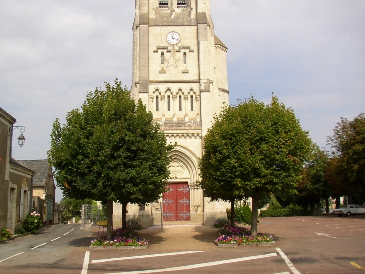 Place de l'église - Contigné