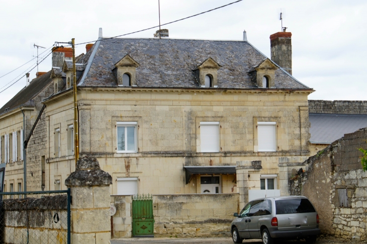 Maison bourgeoise du village. - Épieds