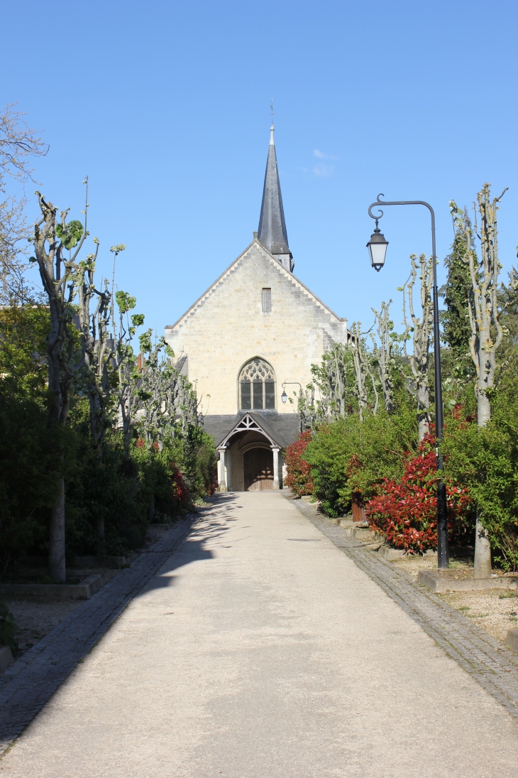 L'église st michel - Fontevraud-l'Abbaye