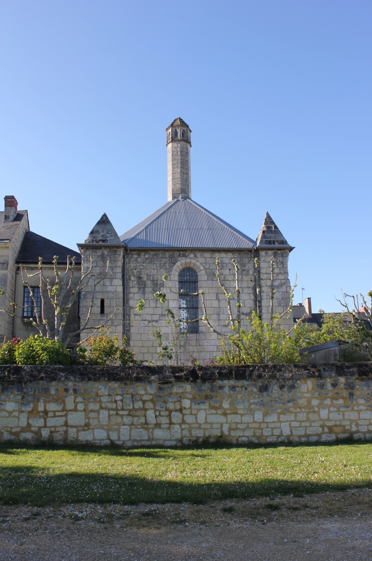 La chapelle st caterine  la lanterne des morts - Fontevraud-l'Abbaye