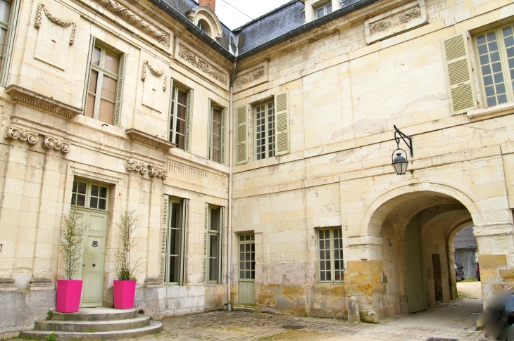 Le logis Abbatial. - Fontevraud-l'Abbaye