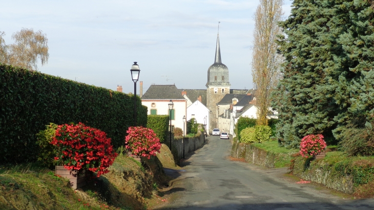 En descendant dans le centre du village - La Chapelle-sur-Oudon