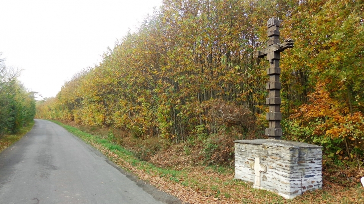 La Croix du Chemin des trois Demoiselles - La Chapelle-sur-Oudon