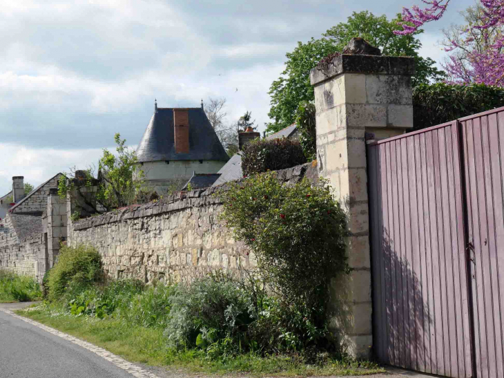 Un manoir dans le village - Le Coudray-Macouard