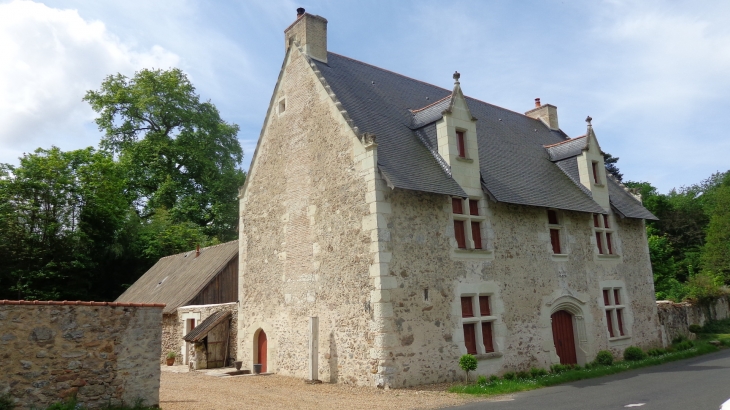 Superbe restauration.  Hameau de Vendanger (XVè siècle) - Le Guédéniau