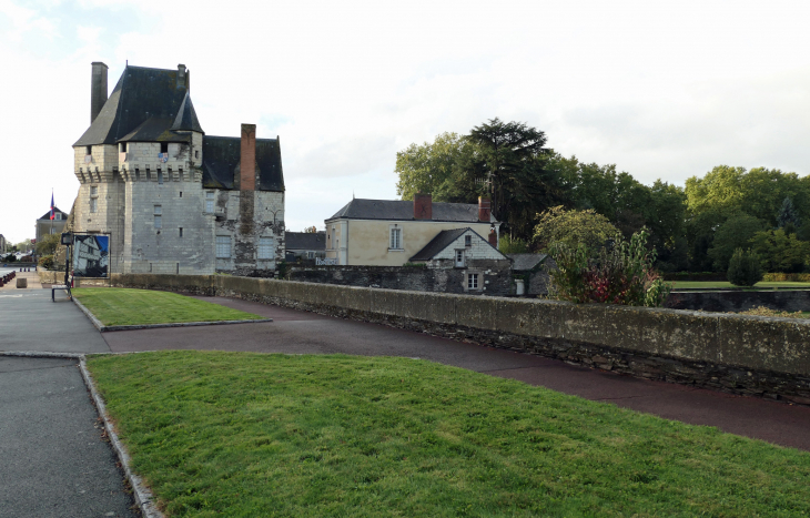 Château du roi René 15ème iècle au bout du pont de Verdun - Les Ponts-de-Cé