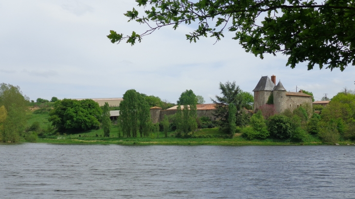 Château de la Guichardière (lac du Verdon) - Maulévrier