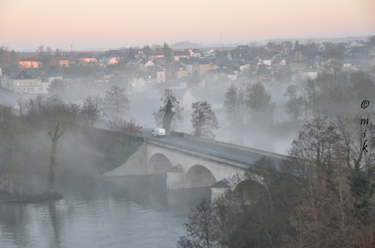 Montreuil bellay au petit matin  - Montreuil-Bellay