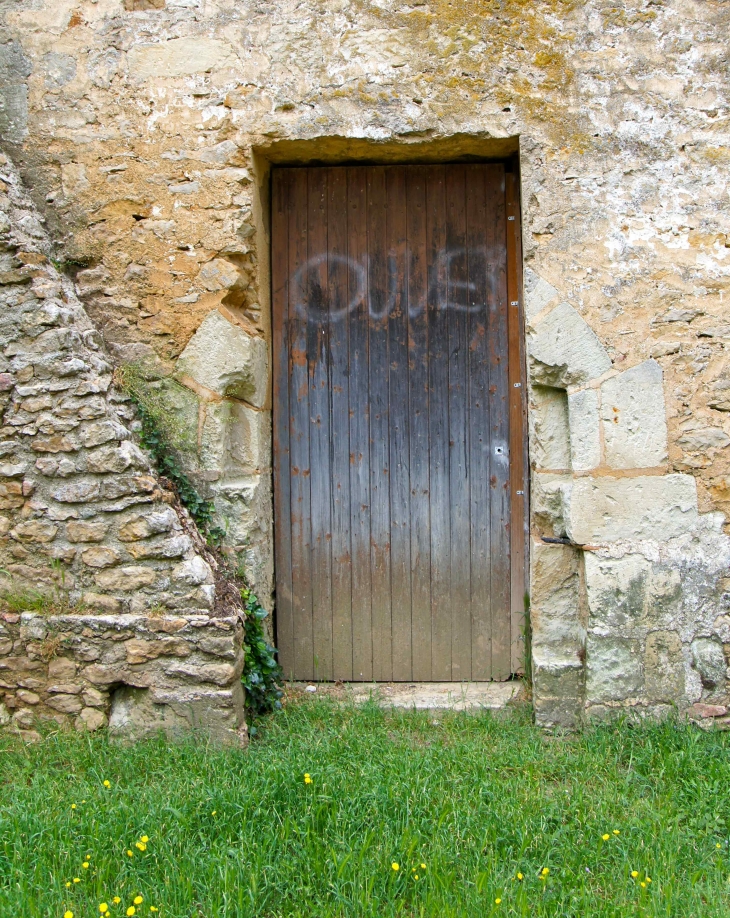 La-porte-de-la-tour-clocher-de-l-ancienne-eglise-saint-aubin-a-Méron - Montreuil-Bellay