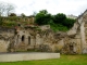 Ruines de l'église Saint Pierre du XIe siècle.