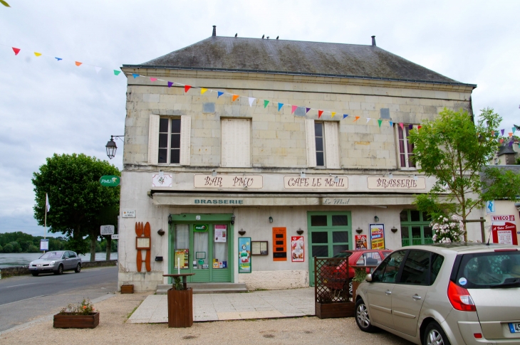 Place du Mail. - Montsoreau