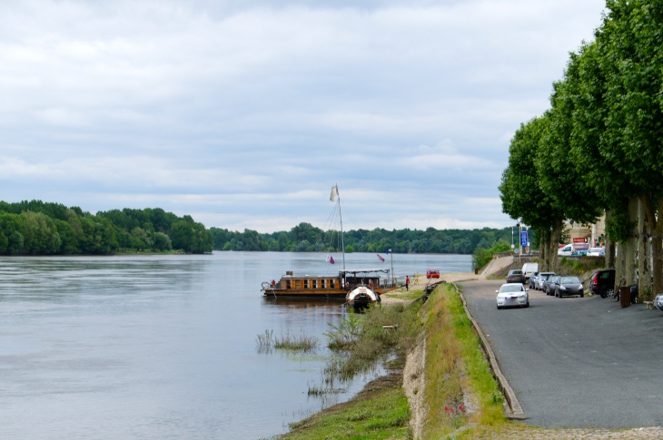 La Loire des Quais Alexandre Dumas. - Montsoreau