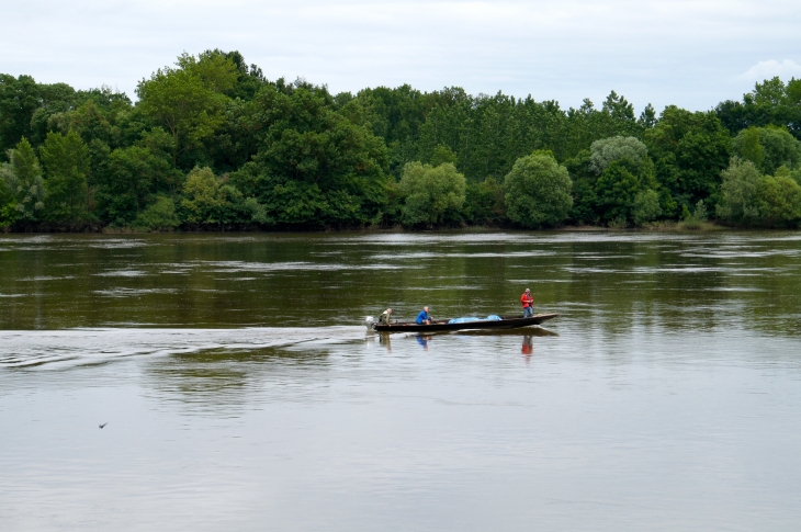 Une photo du bateau pour prendre le château de Montsoreau.