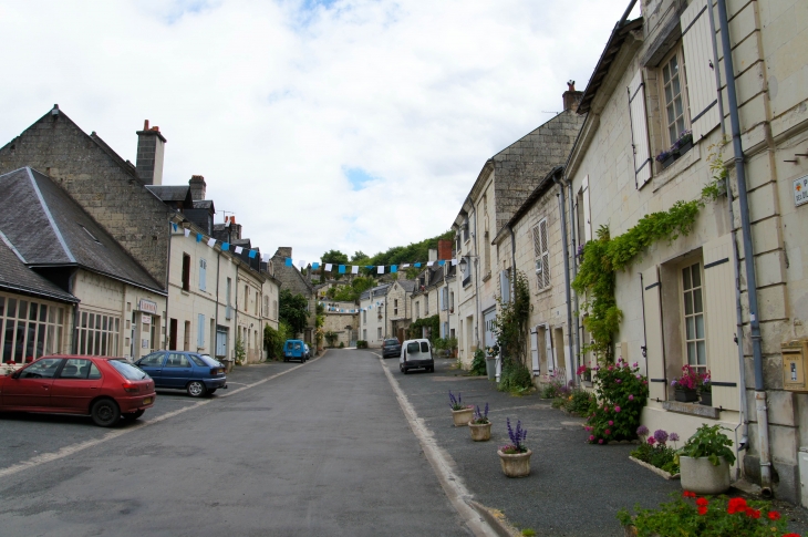 Place des Diligences. - Montsoreau