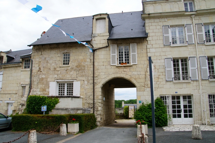 L'entrée du Château. - Montsoreau