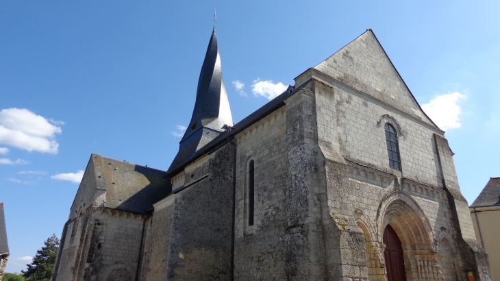 Eglise saint-Denis (XIè, milieu du XVè et début du XIIIè) Tuffeau - Pontigné