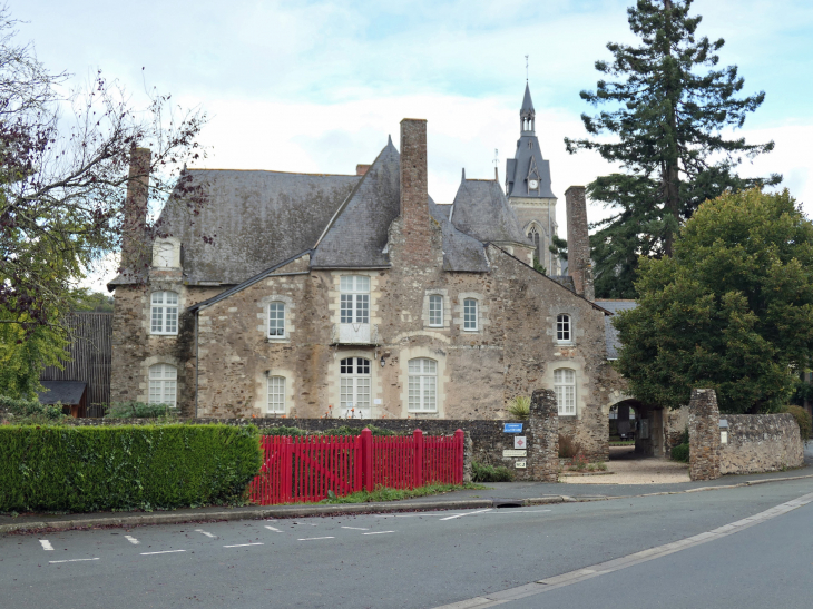 Le presbytère - Saint-Aubin-de-Luigné