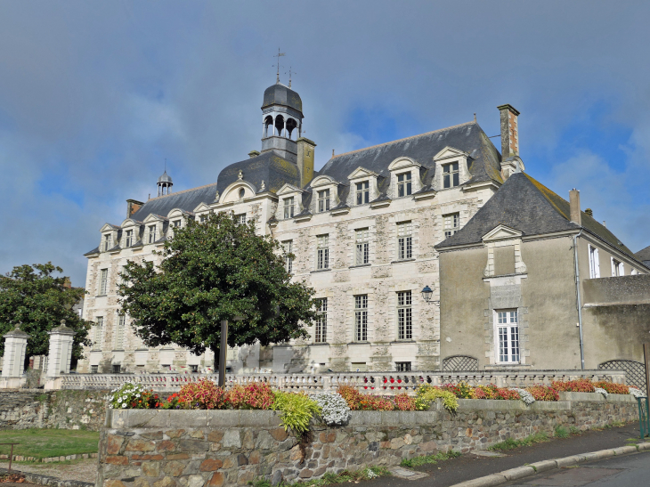 L'abbaye  - Saint-Georges-sur-Loire