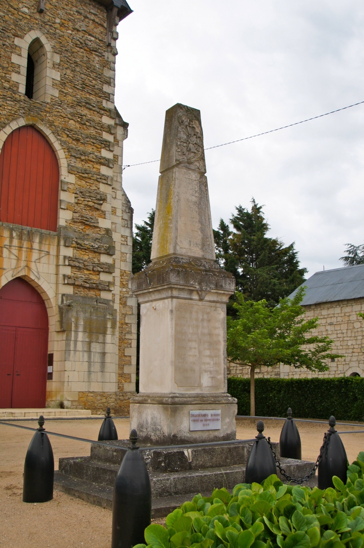 Le Monument aux Morts - Saint-Just-sur-Dive