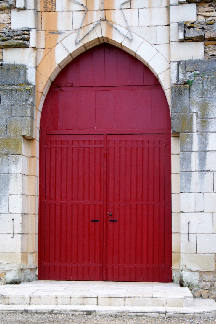 Le portail de l'église Saint Just  - Saint-Just-sur-Dive