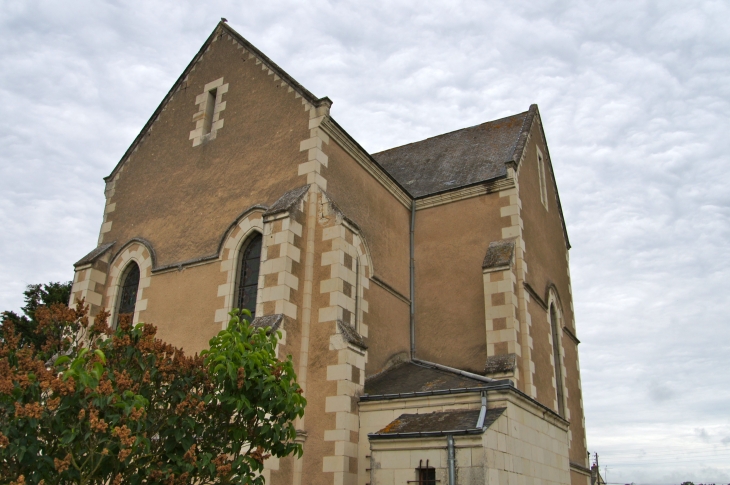 Le chevet de l'église Saint Just. - Saint-Just-sur-Dive