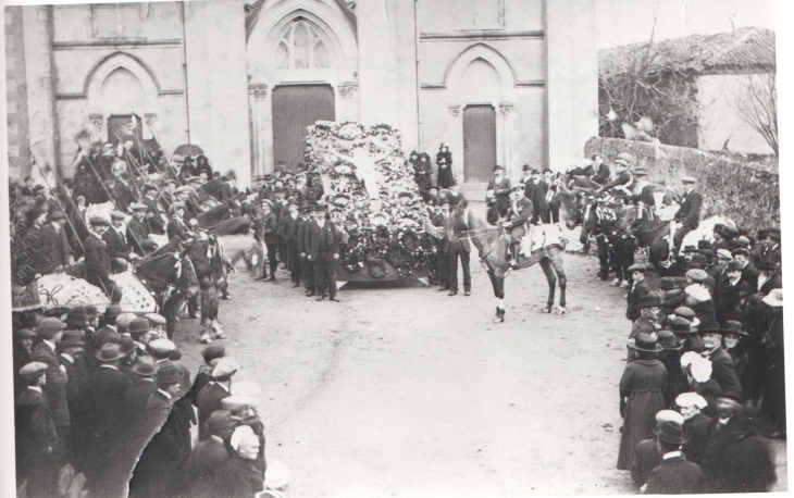 Cérémonie place église - Saint-Quentin-en-Mauges