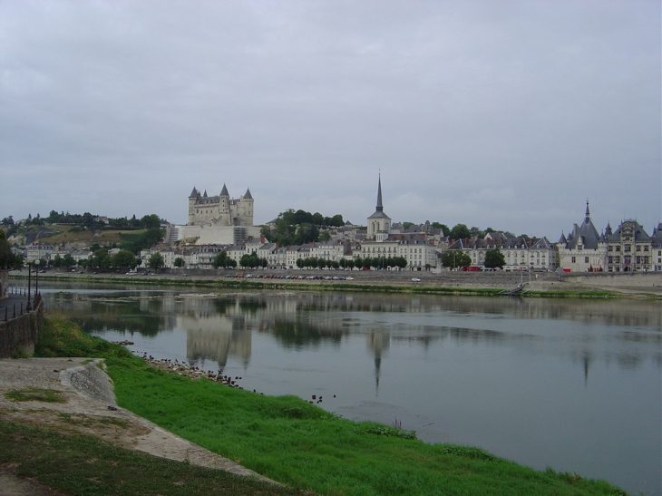 La loire et la ville - Saumur