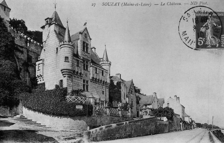 Le château, début XXe siècle, (carte postale ancienne). - Souzay-Champigny