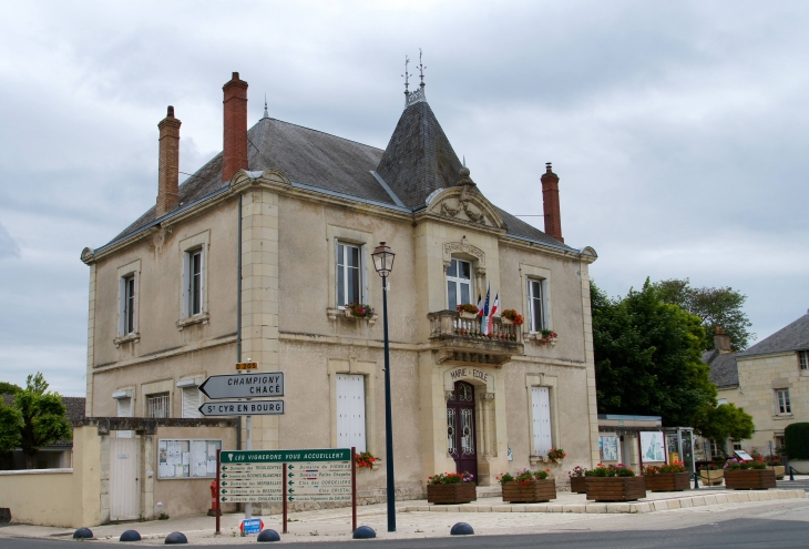 La Mairie. - Souzay-Champigny